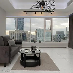 Luxurious Unique Tower With Skyline By Renters Prestige Apartament